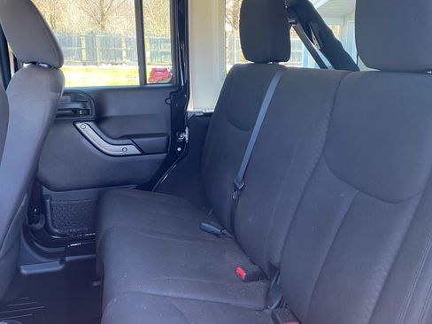 Used 2015 Jeep Wrangler Unlimited Sport image 16