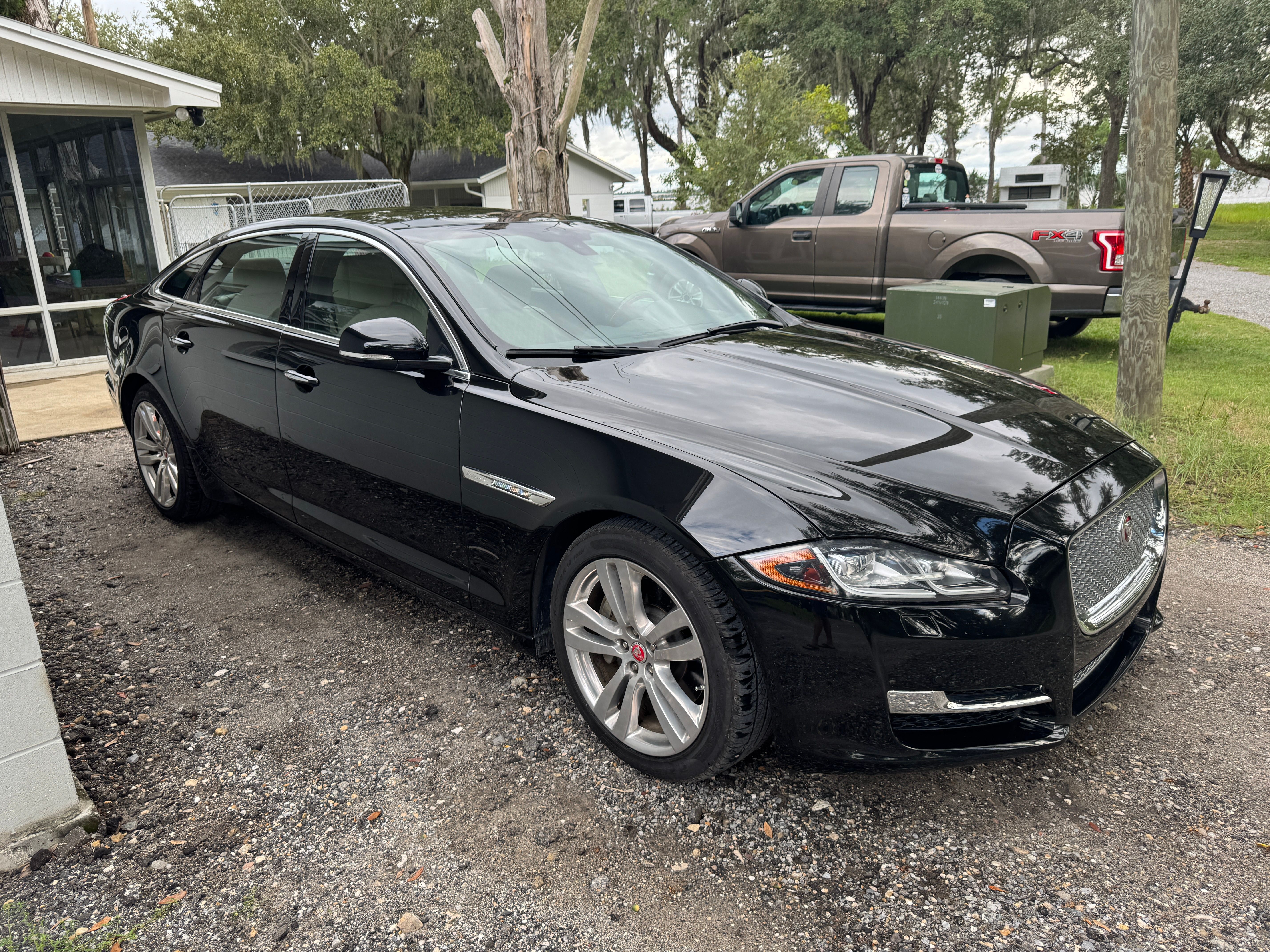 Used 2017 Jaguar XJ L Portfolio AWD/4WD image 4