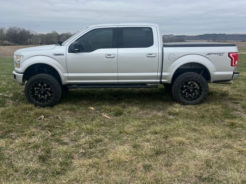 Used 2016 Ford F150 XLT w/ Equipment Group 302A Luxury image 8