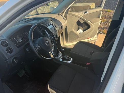Used 2013 Volkswagen Tiguan S image 16