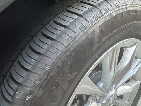 Used 2025 Honda CR-V EX-L image 8