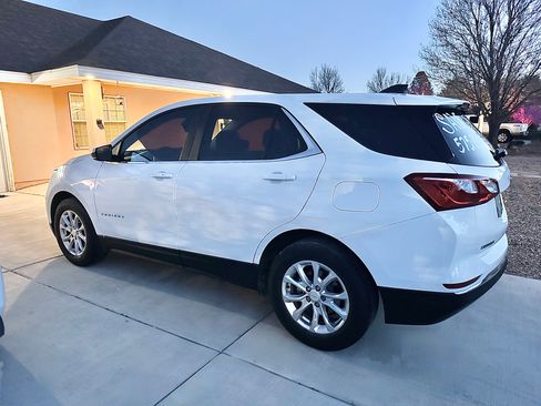 Used 2021 Chevrolet Equinox LT FWD image 2