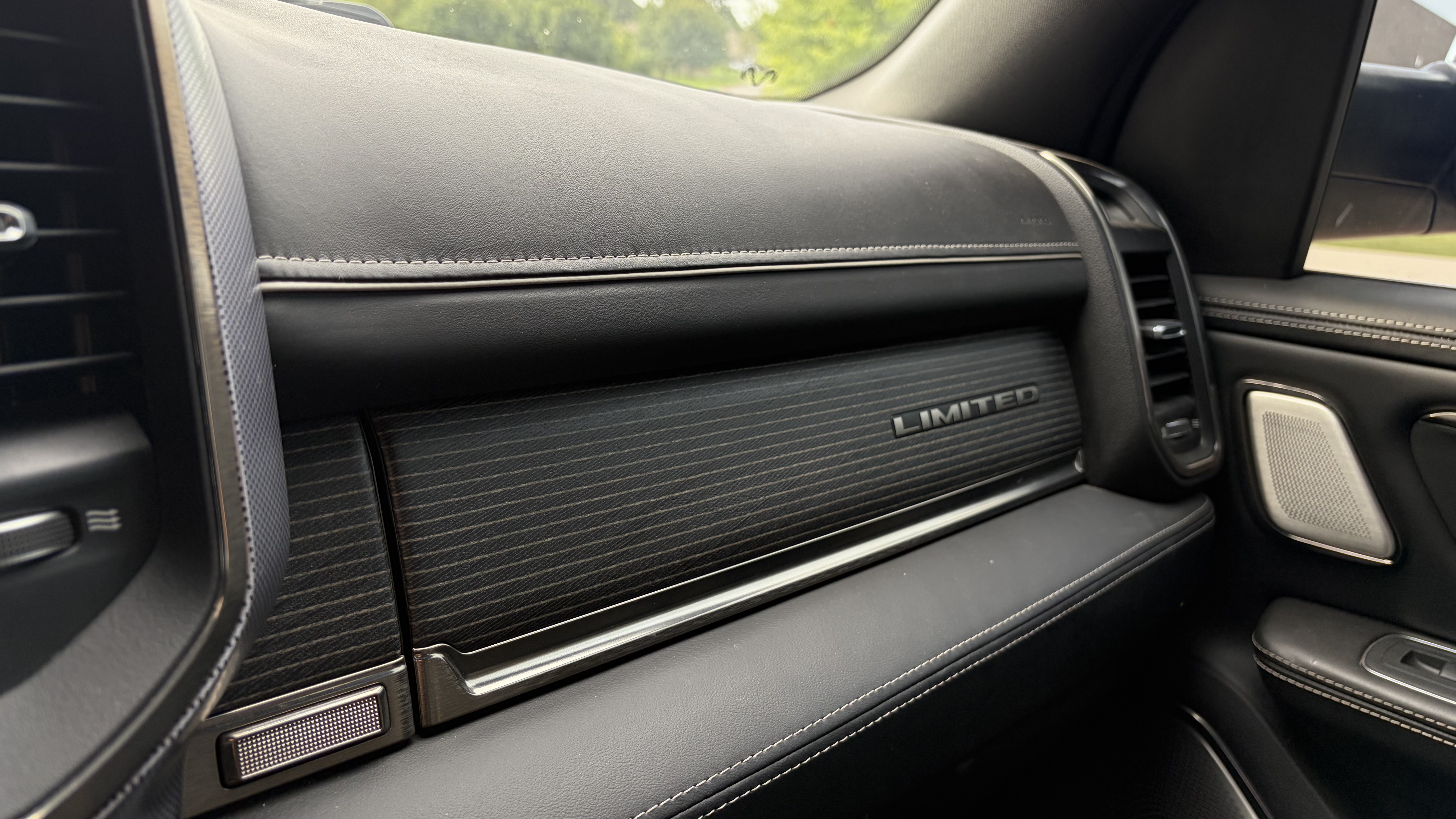 Used 2019 RAM 1500 Limited AWD/4WD image 8