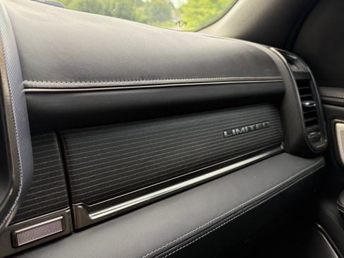 Used 2019 RAM 1500 Limited AWD/4WD image 8
