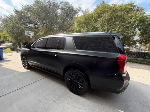 Used 2023 GMC Yukon XL Denali w/ Denali Reserve Package image 9