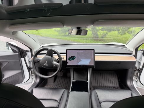 Used 2020 Tesla Model 3 Standard Range Plus RWD image 12