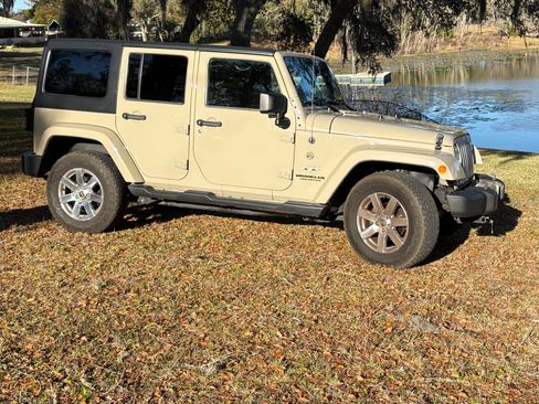 Used 2017 Jeep Wrangler Unlimited Sahara w/ Max Tow Package AWD/4WD image 1