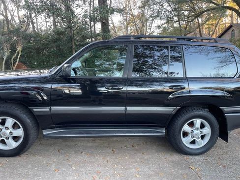 Used 2004 Toyota Land Cruiser image 2