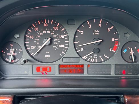 Used 2001 BMW 525i Sedan image 9