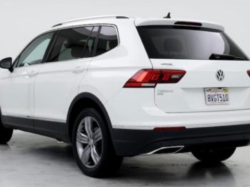 Used 2021 Volkswagen Tiguan SEL FWD image 2