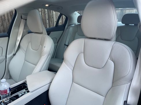 Used 2024 Volvo S60 B5 Plus w/ Climate Package image 5