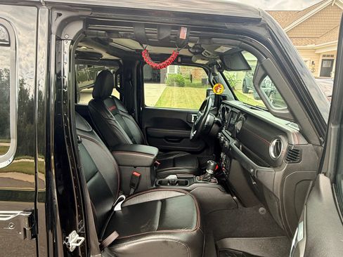 Used 2020 Jeep Gladiator Rubicon AWD/4WD image 6