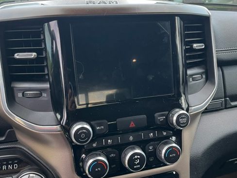 Used 2022 RAM 1500 Laramie AWD/4WD image 12