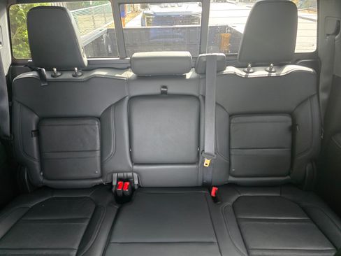 Used 2021 GMC Sierra 2500 Denali w/ Denali Black Diamond Edition image 19