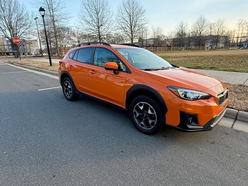 Used 2020 Subaru Crosstrek 2.0i Premium w/ Moonroof Package 2 image 2