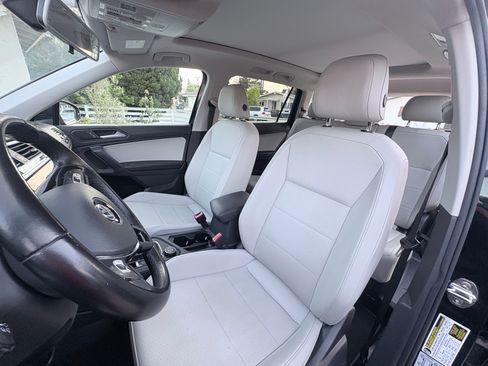 Used 2019 Volkswagen Tiguan SE w/ Panoramic Sunroof Package image 5