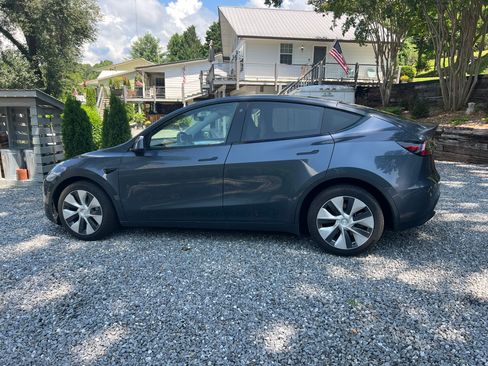Used 2023 Tesla Model Y Long Range AWD/4WD image 5
