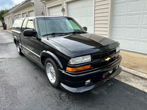 Used 2002 Chevrolet S10 Pickup LS w/ LS Preferred Equipment Group image 1