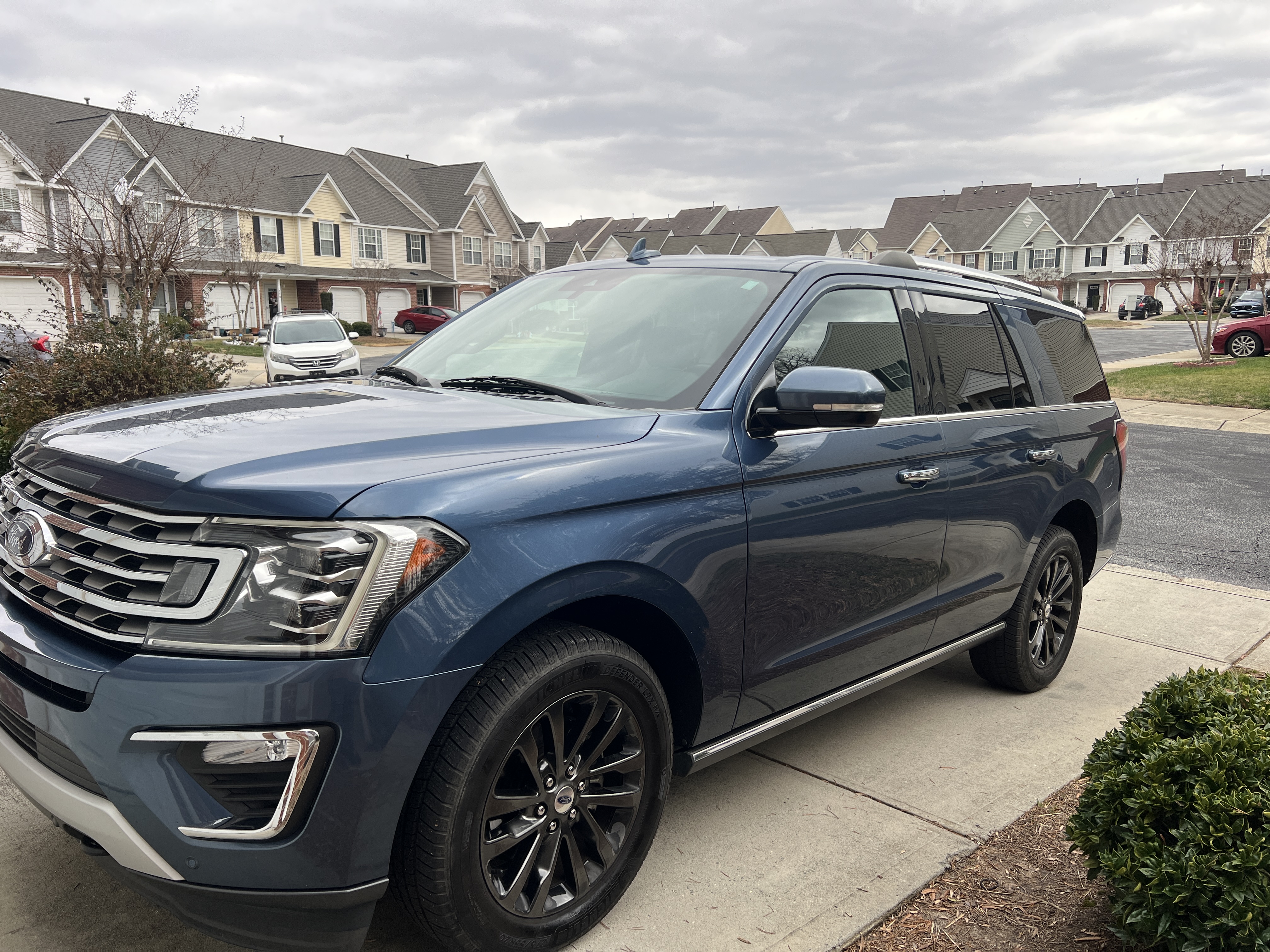 Used 2019 Ford Expedition Limited w/ Driver Assistance Package AWD/4WD image 2