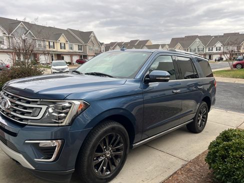 Used 2019 Ford Expedition Limited w/ Driver Assistance Package AWD/4WD image 2