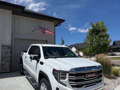 Used 2022 GMC Sierra 1500 SLT w/ SLT Premium Plus Package AWD/4WD image 6