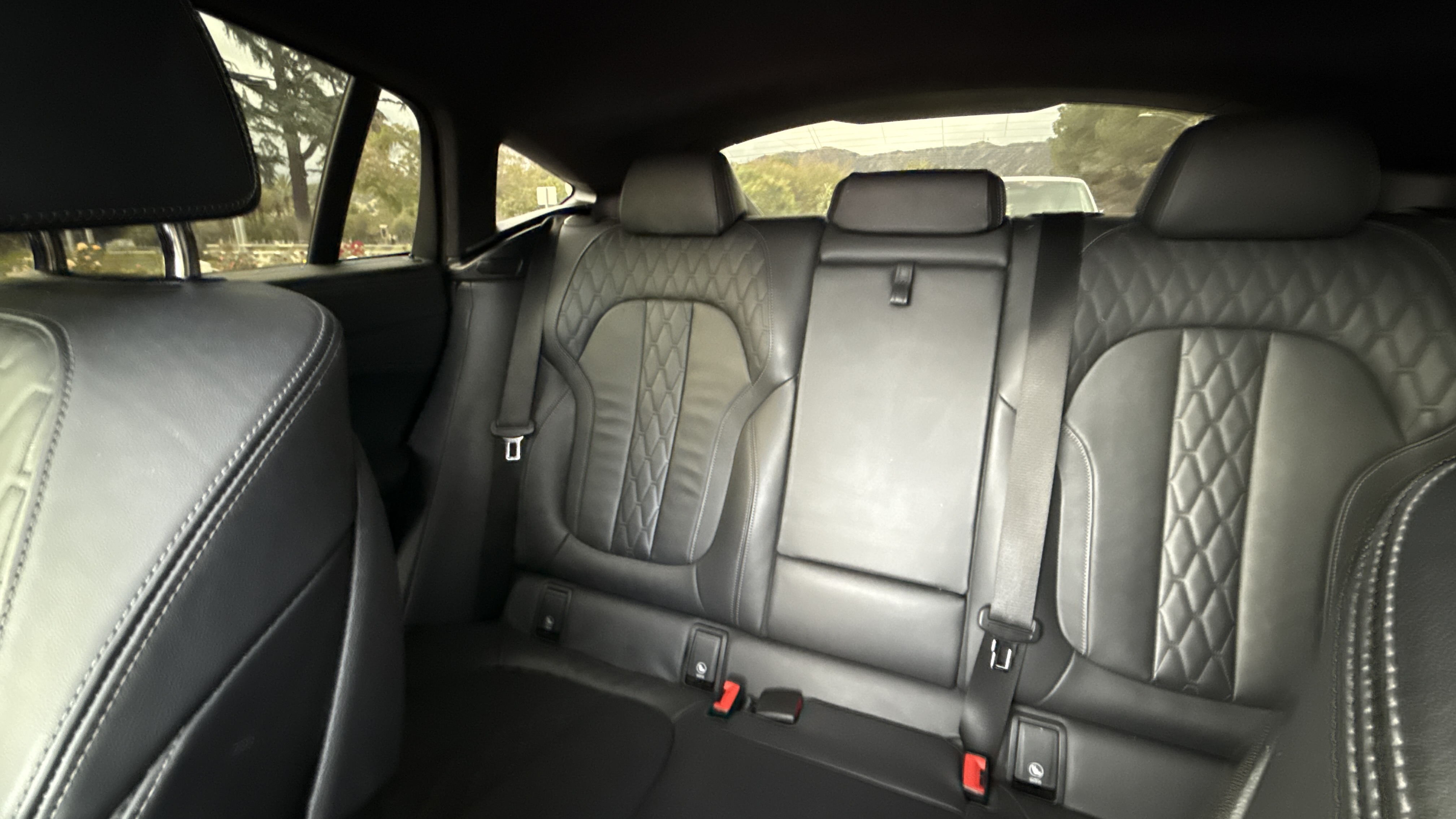 Used 2022 BMW X6 xDrive40i w/ M Sport Package AWD/4WD image 6