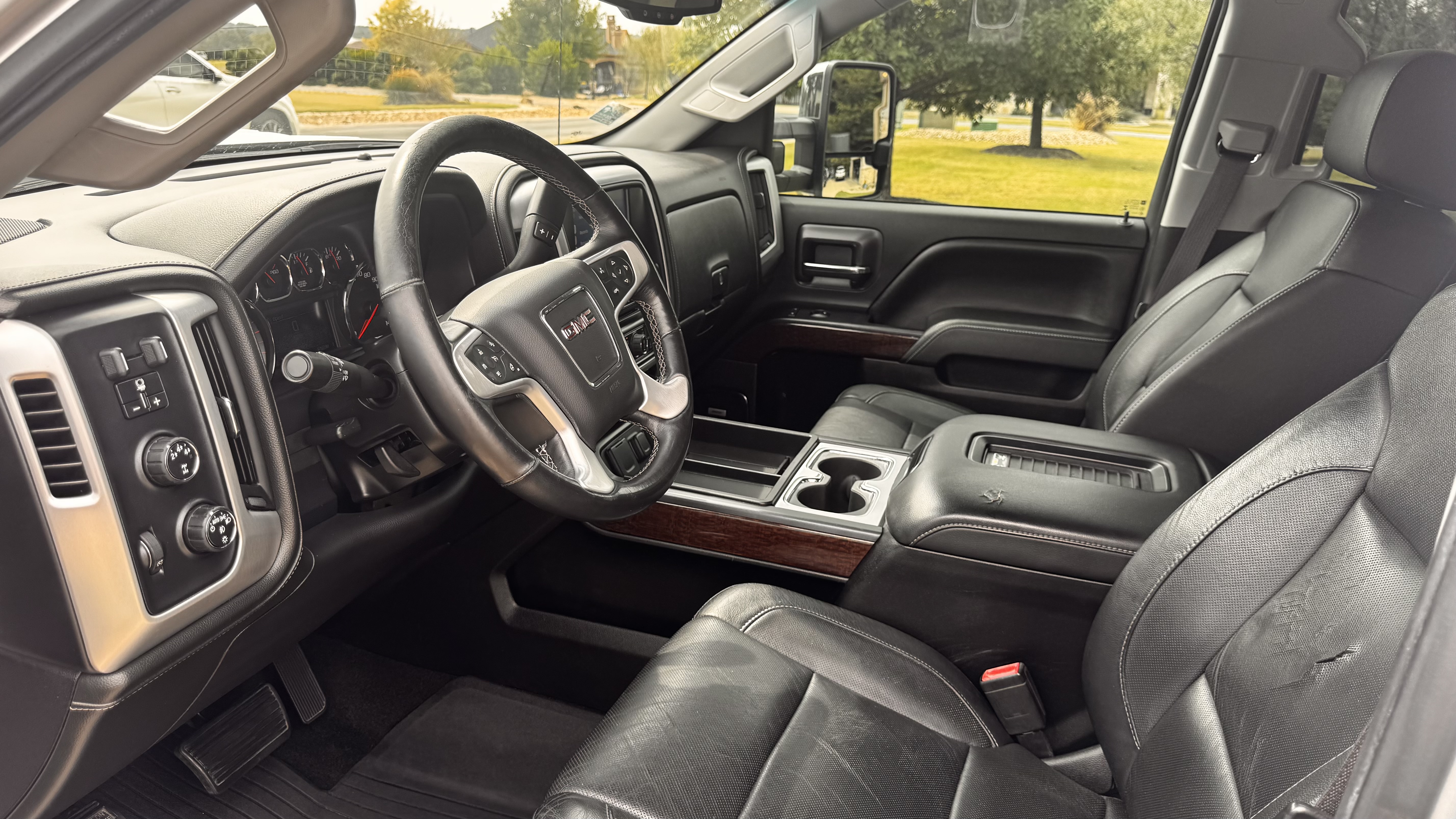 Used 2016 GMC Sierra 2500 SLT w/ Duramax Plus Package AWD/4WD image 11