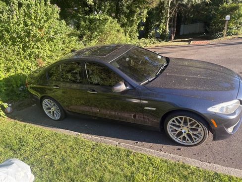 Used 2012 BMW 550i xDrive Sedan image 13