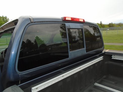 Used 2015 Nissan Frontier SV w/ SV Value Truck Package AWD/4WD image 10