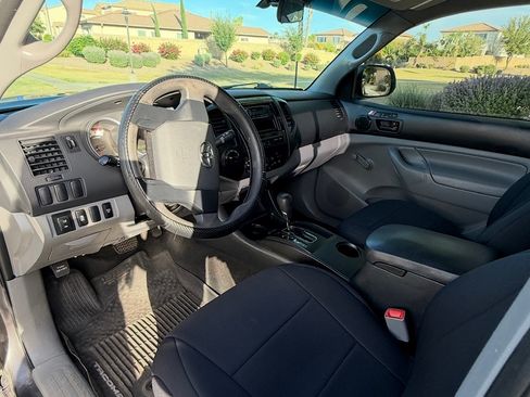 Used 2012 Toyota Tacoma 4x4 Regular Cab image 13