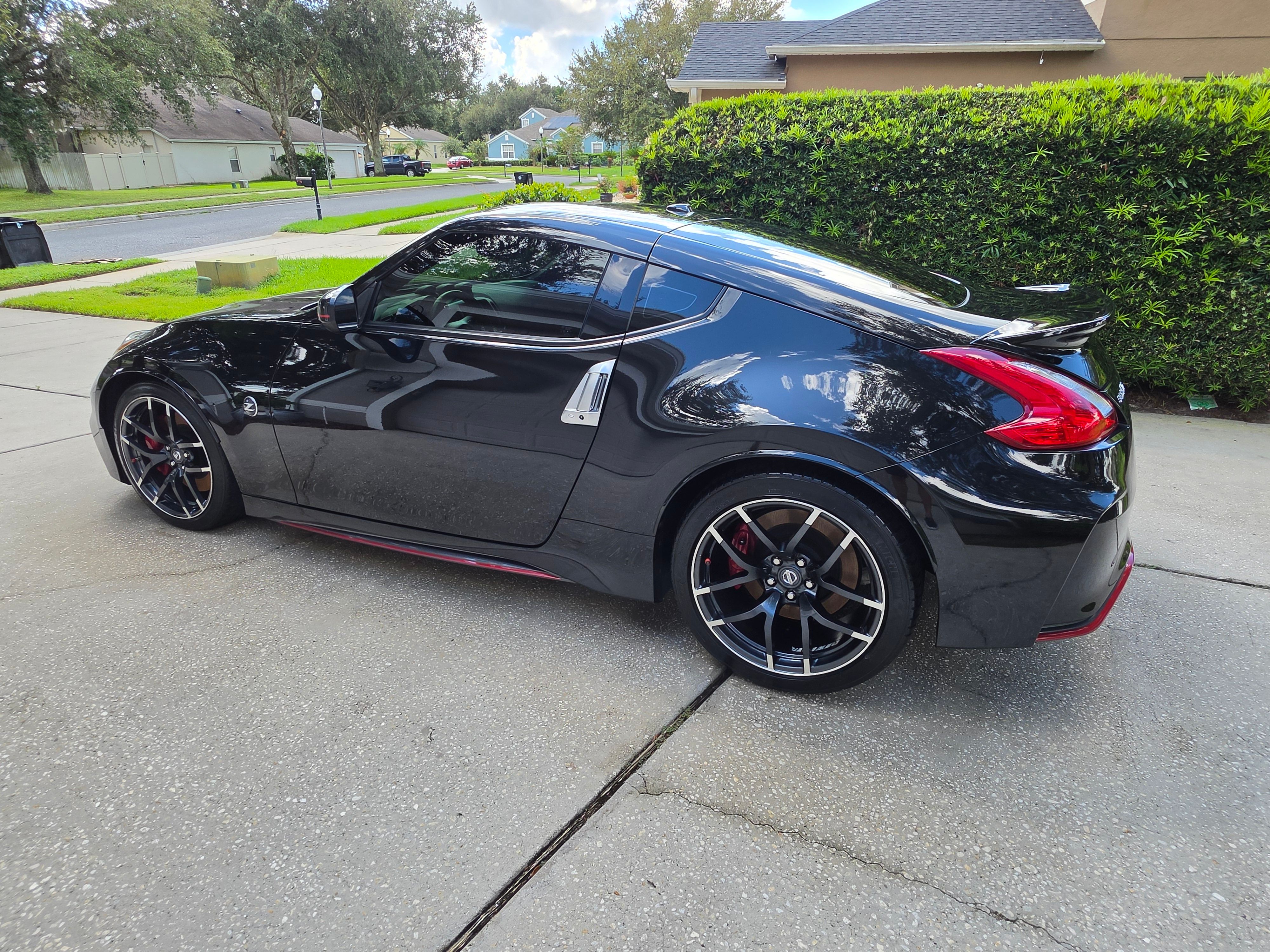 Used 2015 Nissan 370Z NISMO RWD image 1