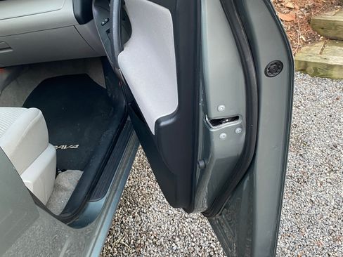 Used 2008 Toyota RAV4 Limited image 20