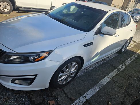 Used 2015 Kia Optima LX w/ LX Convenience Package image 4