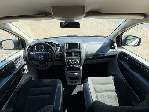 Used 2019 Dodge Grand Caravan SE w/ UConnect Hands-Free Group FWD image 28