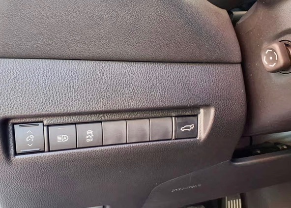 Used 2021 Toyota Venza LE w/ Carpet Mat Package (TMS) AWD/4WD image 30
