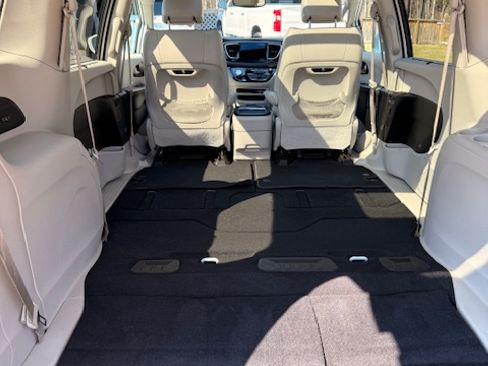 Used 2017 Chrysler Pacifica Limited w/ Advanced Safetytec Group image 20