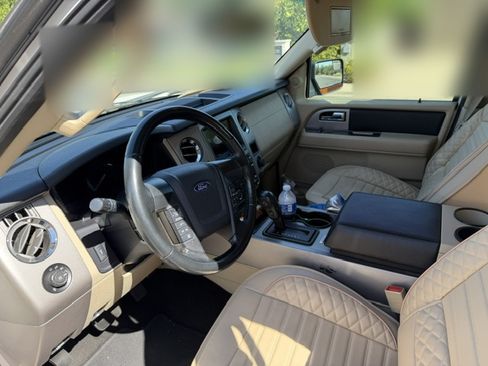 Used 2017 Ford Expedition EL XLT w/ Equipment Group 202A RWD image 17