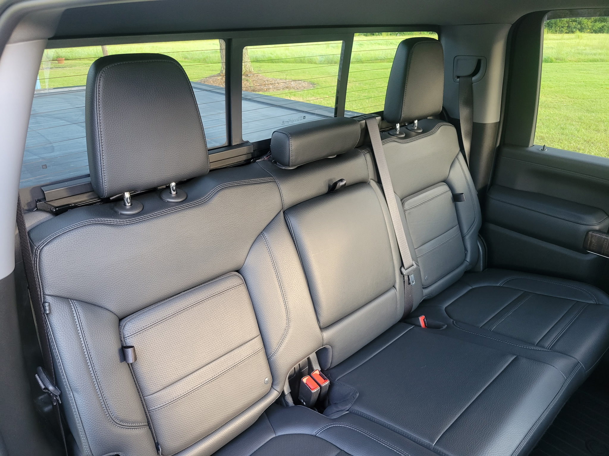 Used 2023 GMC Sierra 2500 Denali w/ Denali Black Diamond Edition AWD/4WD image 13