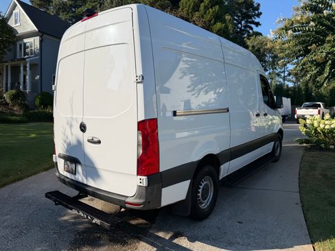 Used 2022 Mercedes-Benz Sprinter 1500 image 11