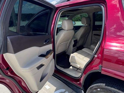 Used 2018 GMC Acadia Denali w/ Technology Package image 12