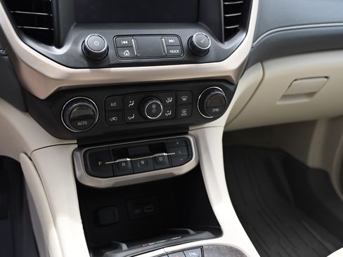 Used 2023 GMC Acadia Denali w/ Denali Ultimate Package FWD image 14