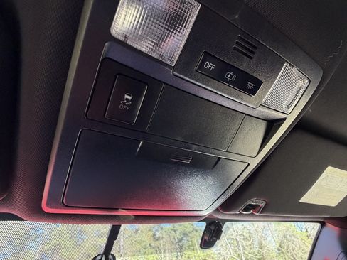 Used 2017 Toyota Tacoma TRD Sport w/ Tow Package (A/T) image 28