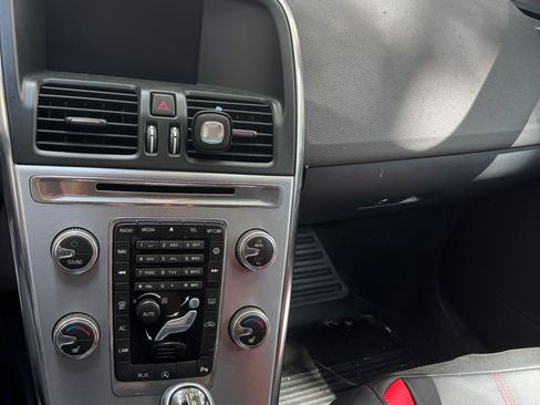 Used 2017 Volvo XC60 T6 Dynamic w/ Protection Package image 8