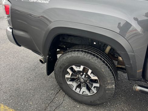 Used 2021 Toyota Tacoma TRD Off-Road image 12