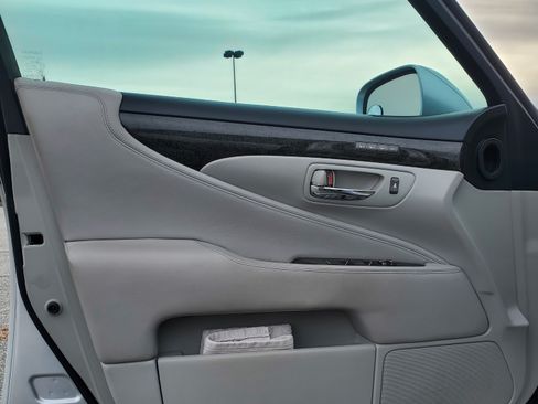 Used 2007 Lexus LS 460 L image 9