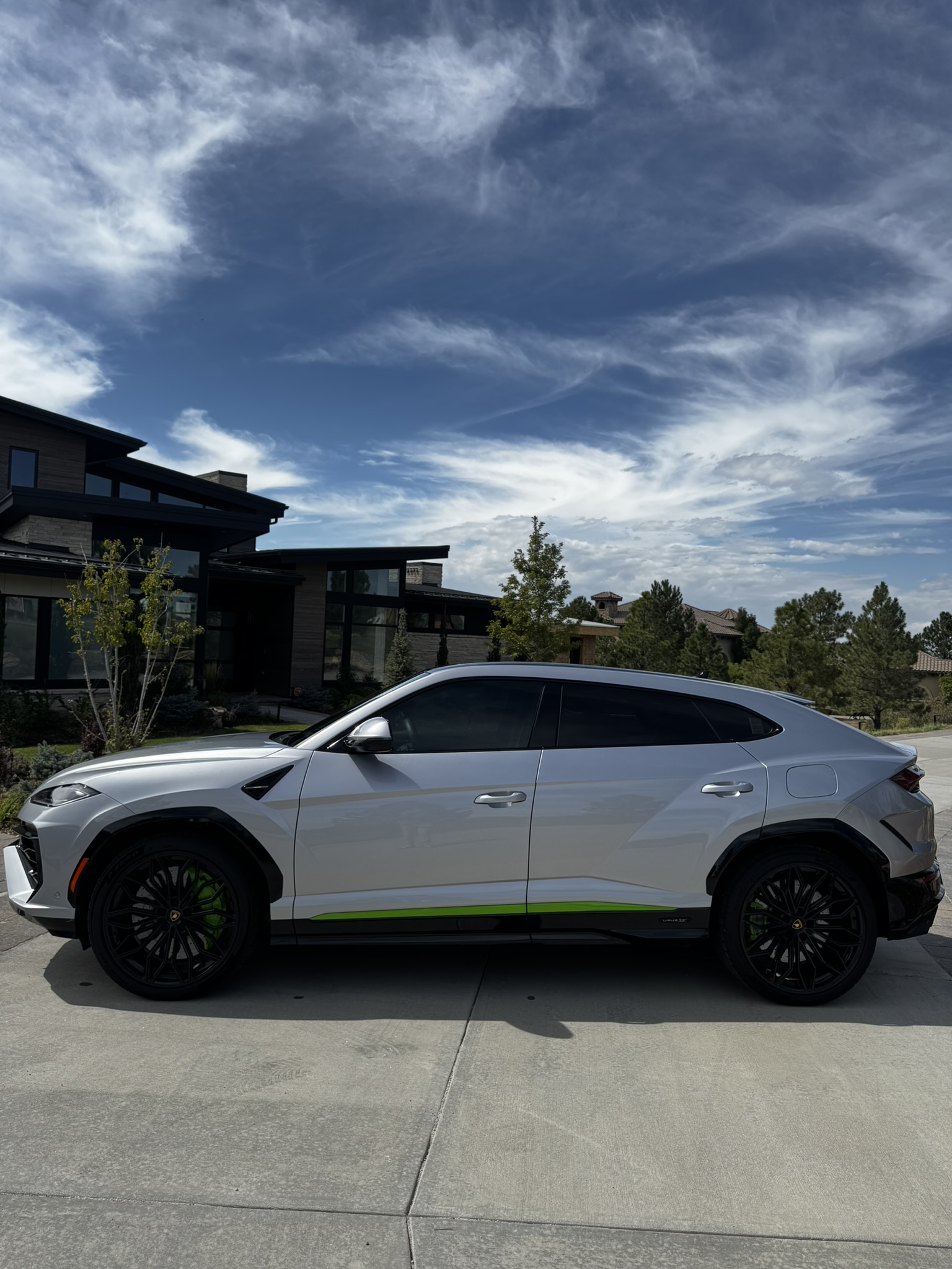 Used 2025 Lamborghini Urus SE AWD/4WD image 23