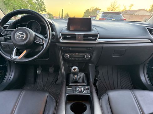 Used 2017 MAZDA MAZDA3 Touring FWD image 13