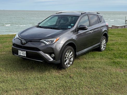 Used 2018 Toyota RAV4 Limited image 2
