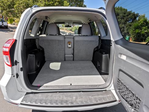 Used 2012 Toyota RAV4 4WD w/ Value Pkg image 10