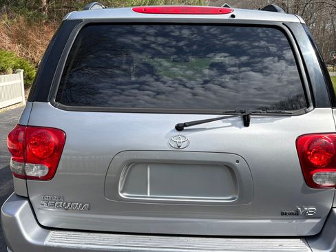 Used 2007 Toyota Sequoia SR5 image 8